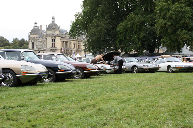 Old CItroens, a magnificent Chateau, and a broken SM; what more could you possibly want?